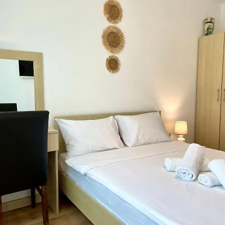 Floral, First Sea Line Coast Apartman