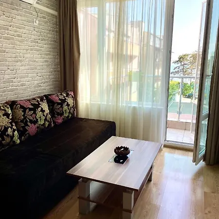 Floral, First Sea Line Coast Apartman *