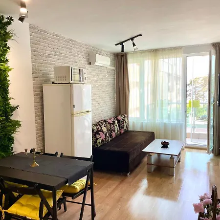 Apartman Floral, First Sea Line Coast *